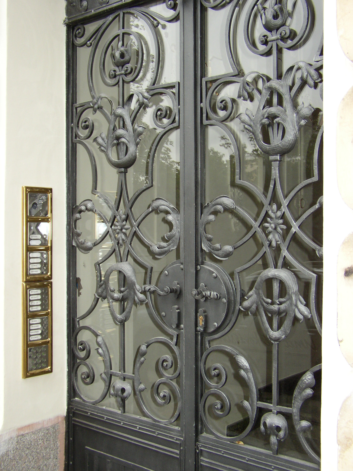 umělecké kované dveře