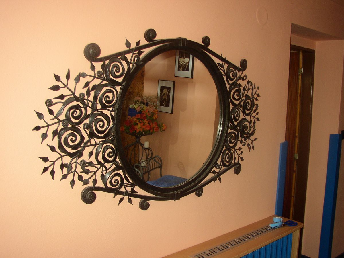 Kovaná zrcadla do interiéru