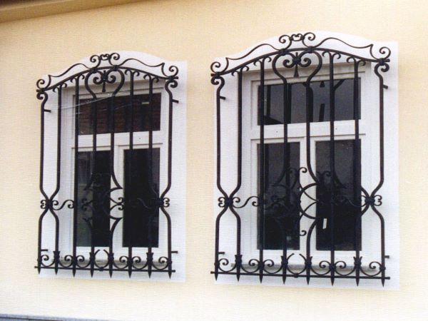 Okenní mříže v barokním stylu