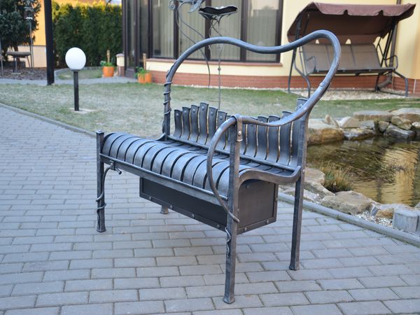Kovaná lavička s úložným prostorem